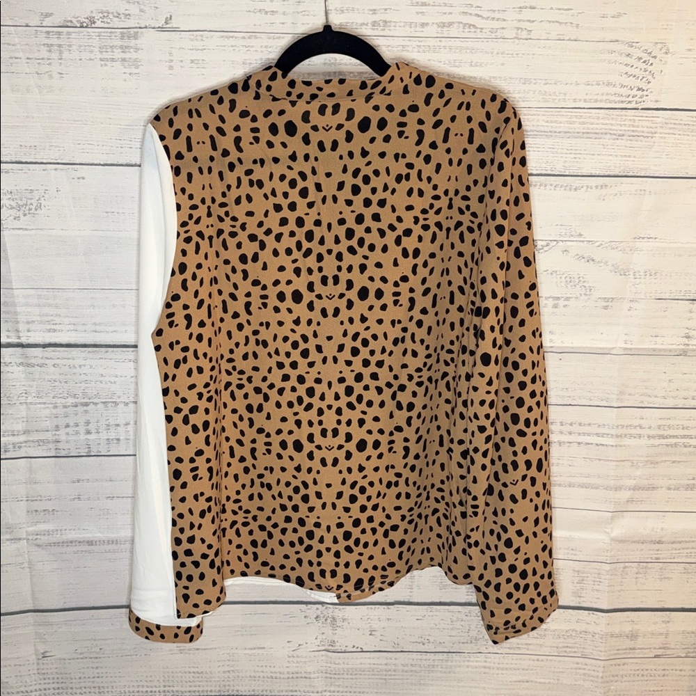 NWOT Two-Tone Animal Print Button Front Top - White and Tan - Picture 4 of 7